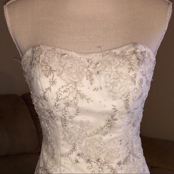 OLEG CASSINI Ivory CES409 Wedding Dress - Picture 7 of 15